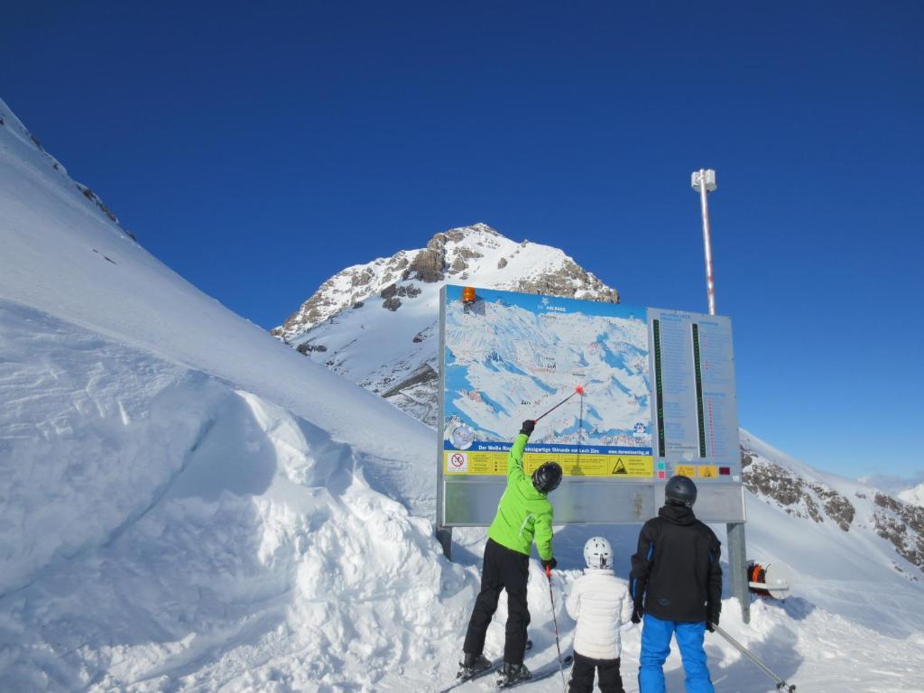 Hotel Sonnblick Wald am Arlberg Eksteriør billede