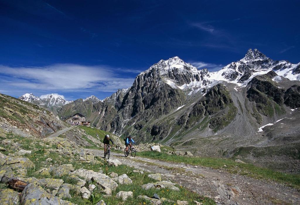 Hotel Sonnblick Wald am Arlberg Eksteriør billede