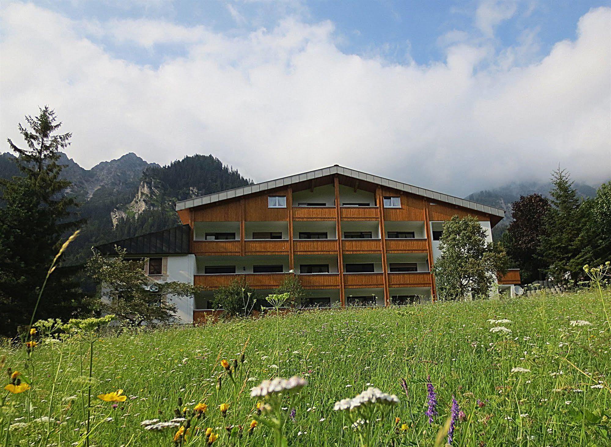 Hotel Sonnblick Wald am Arlberg Eksteriør billede