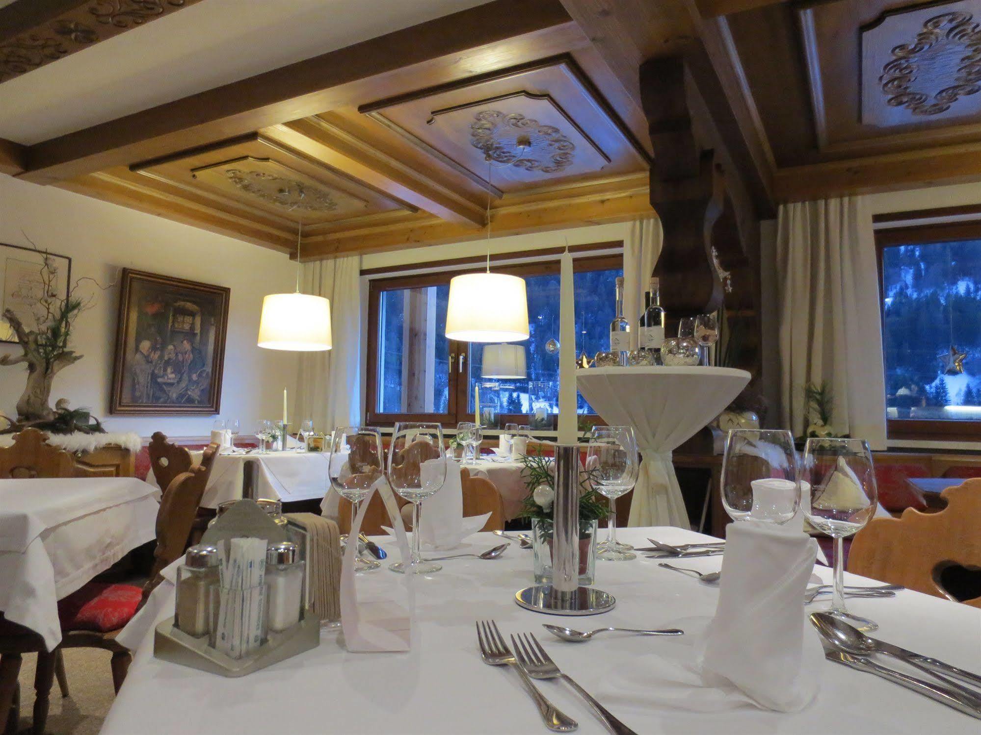 Hotel Sonnblick Wald am Arlberg Eksteriør billede