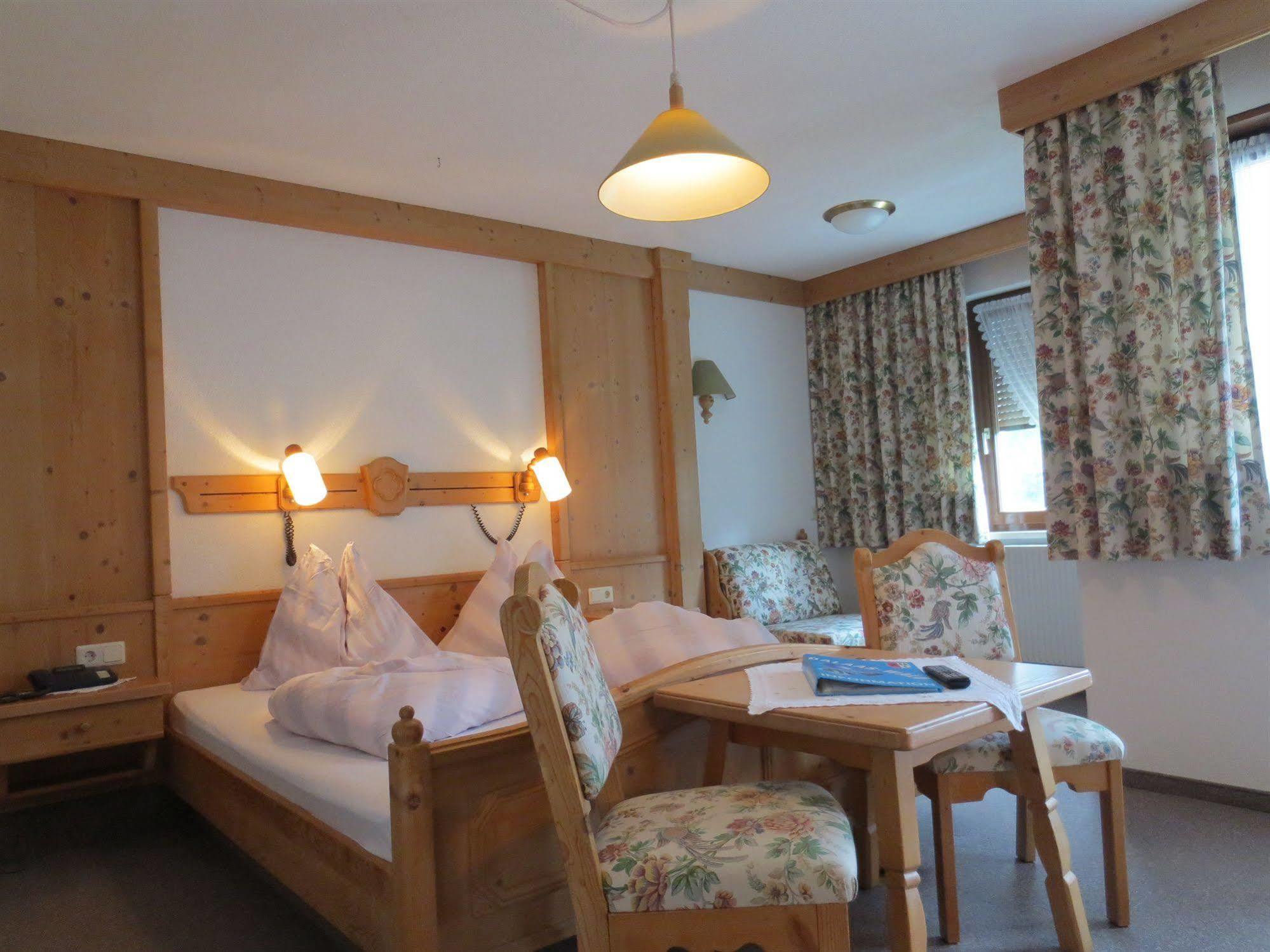 Hotel Sonnblick Wald am Arlberg Eksteriør billede